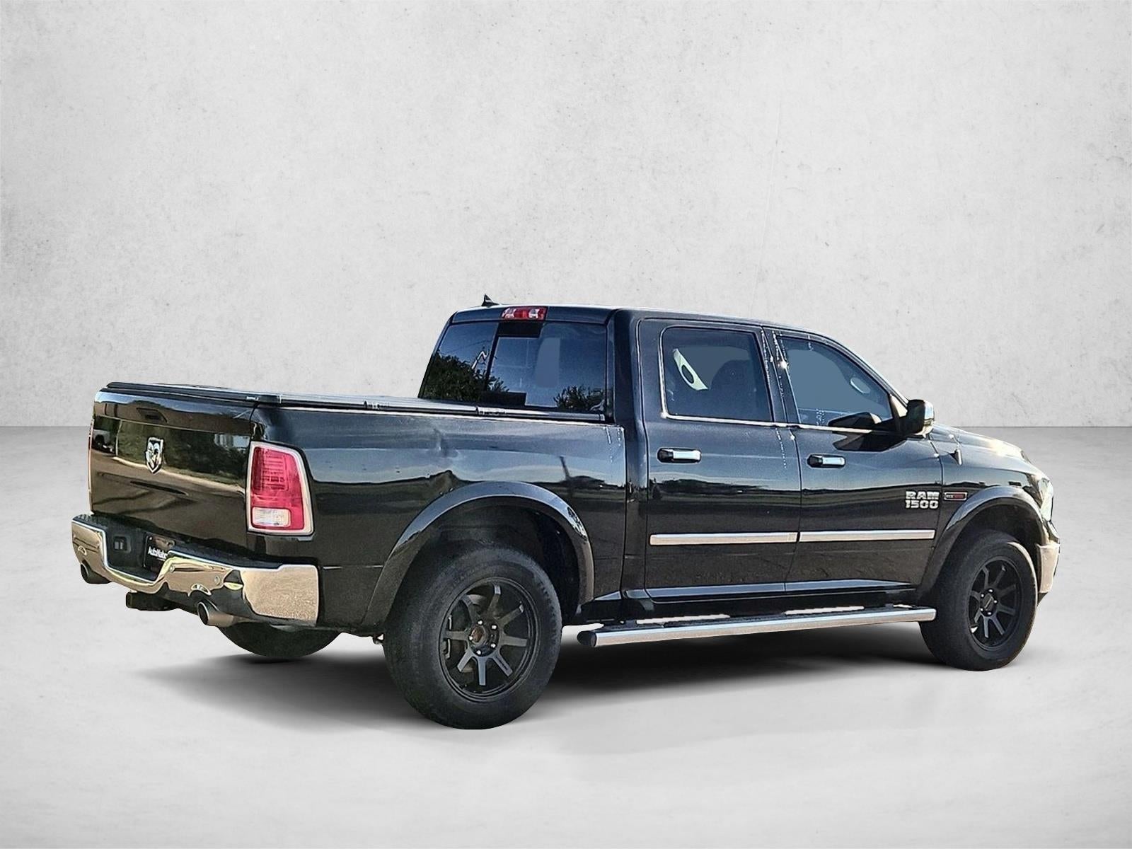 2018 RAM 1500 Laramie Crew Cab 4x4 5'7" Box