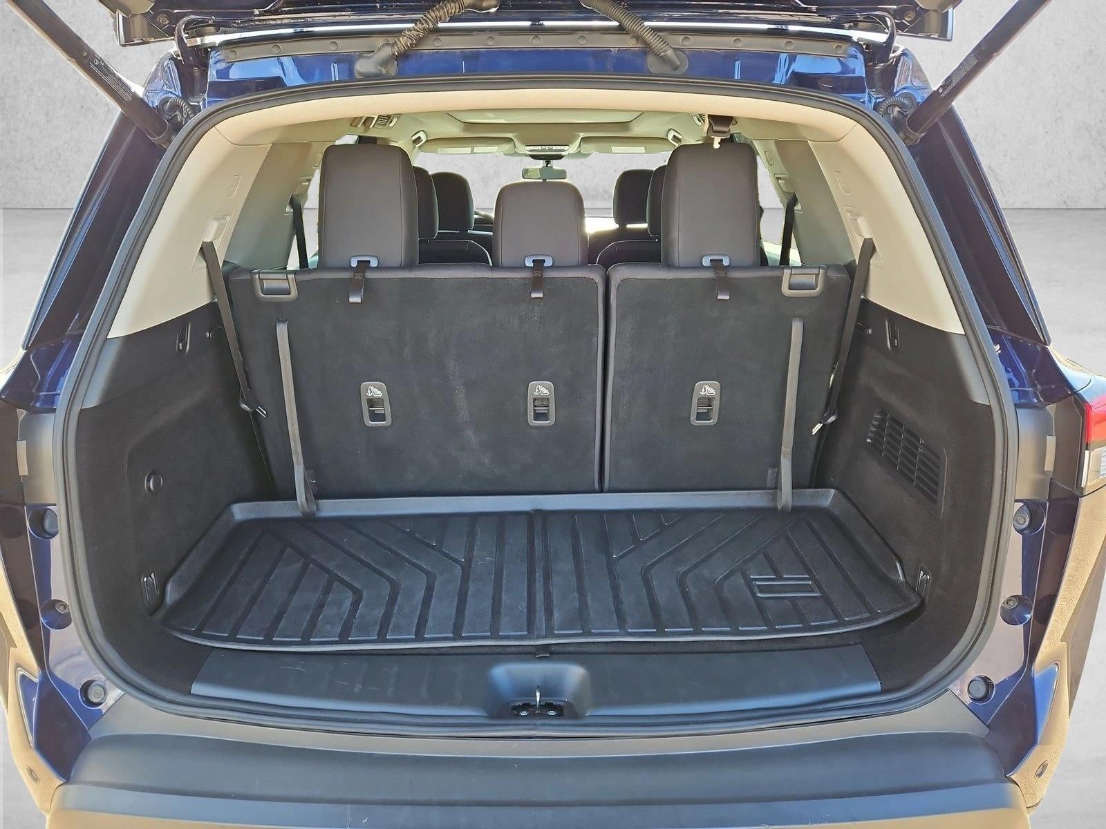 2022 Nissan Pathfinder SV