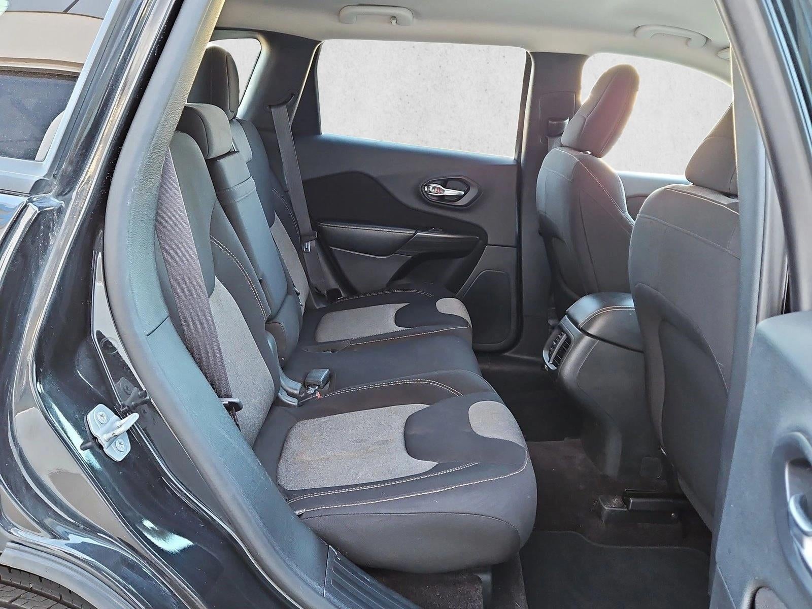 2016 Jeep Cherokee Sport