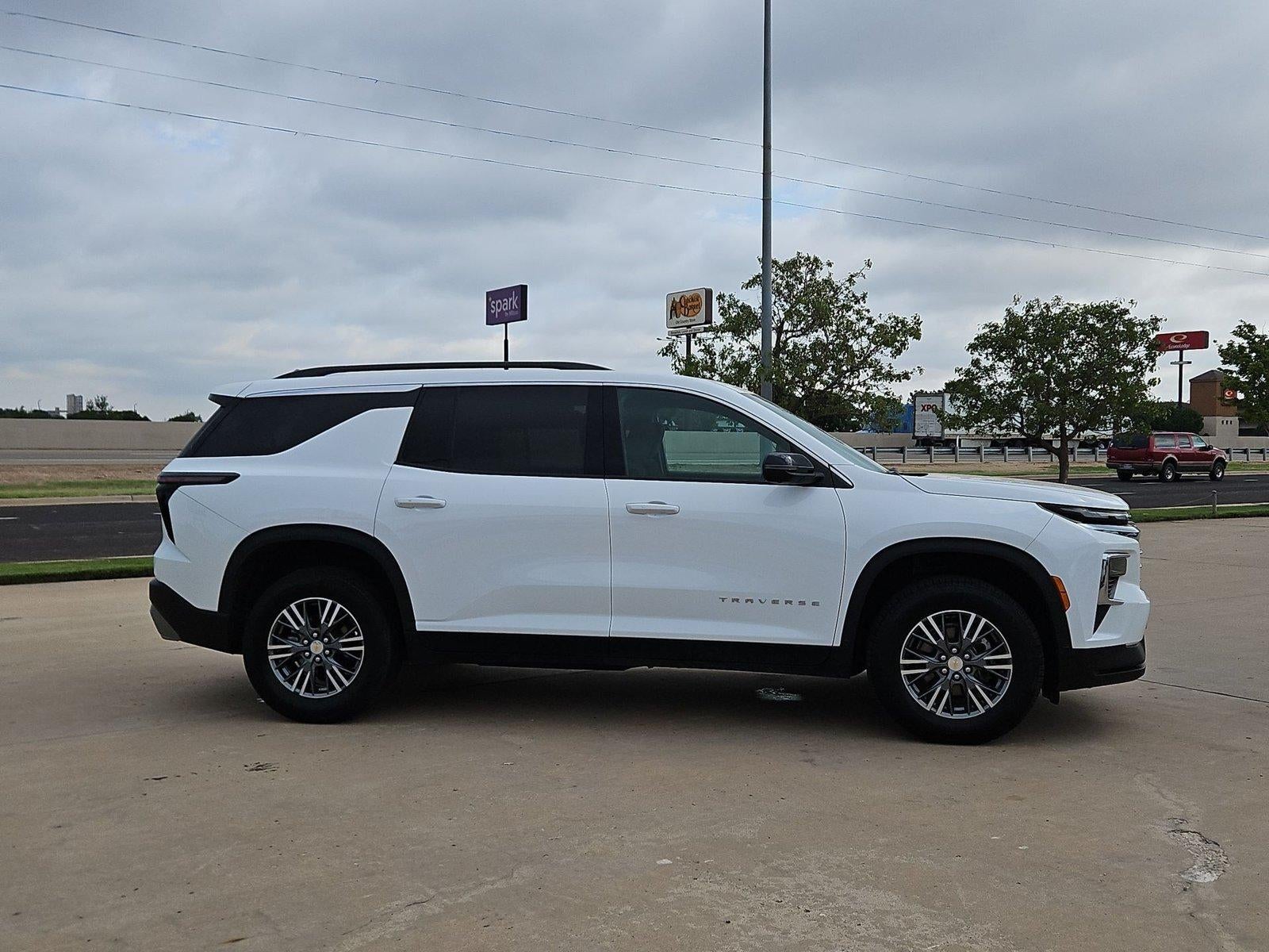 2024 Chevrolet Traverse LT