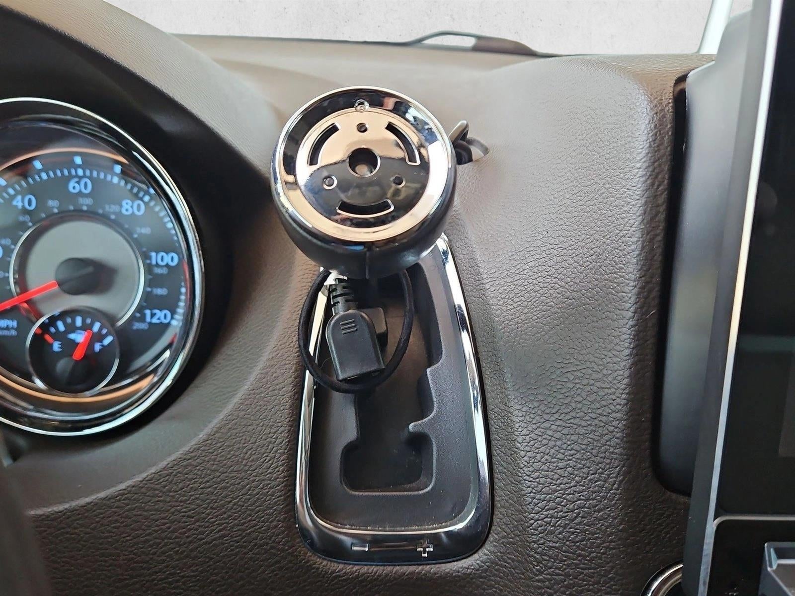 2015 Chrysler Town & Country Touring-L