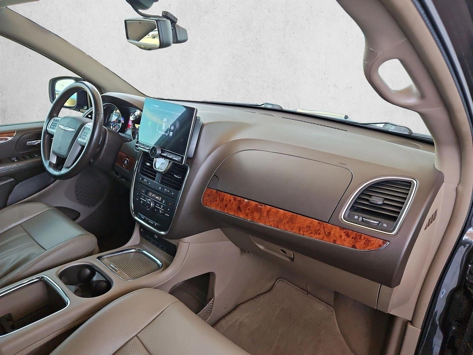 2015 Chrysler Town & Country Touring-L