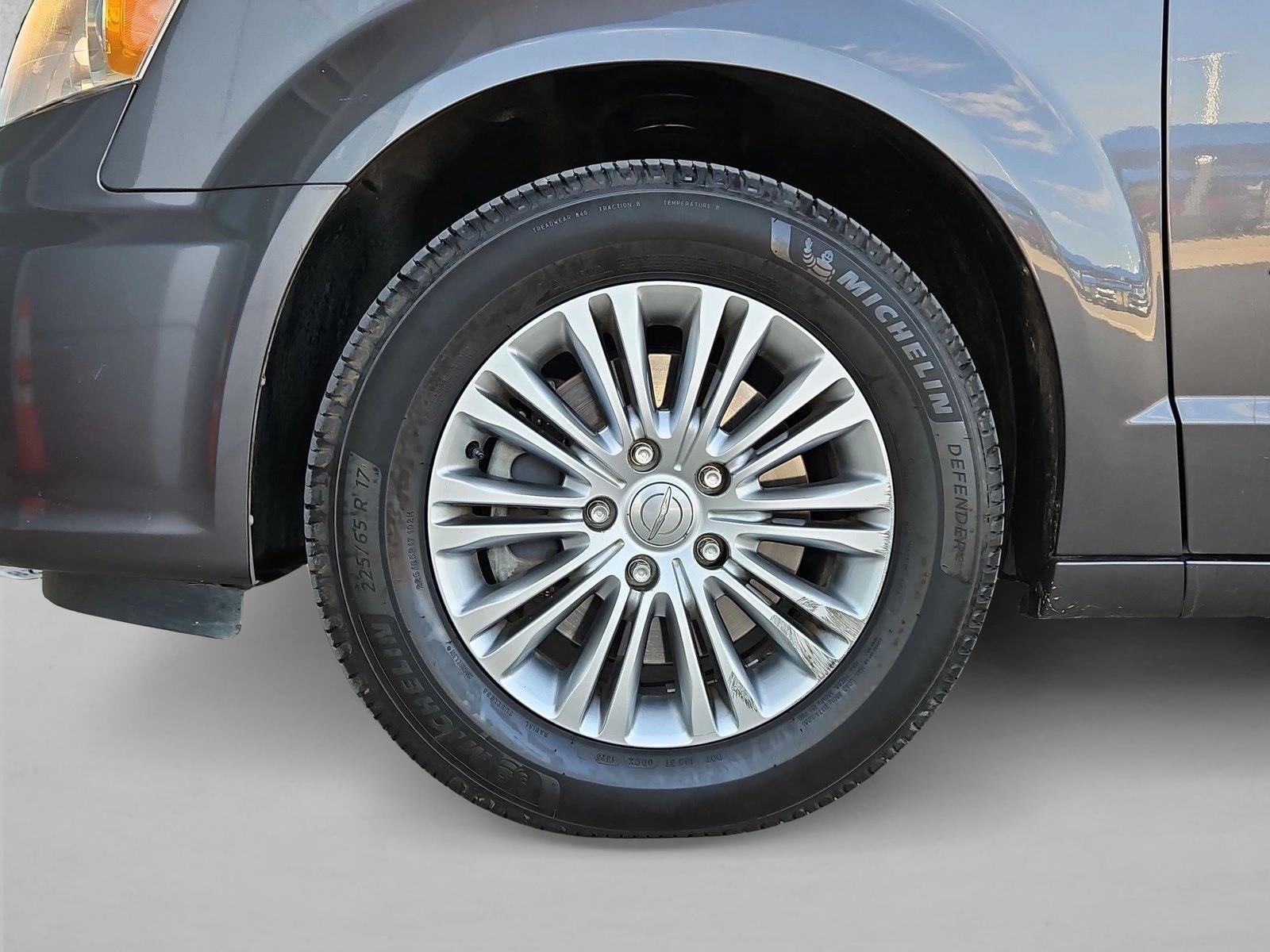 2015 Chrysler Town & Country Touring-L