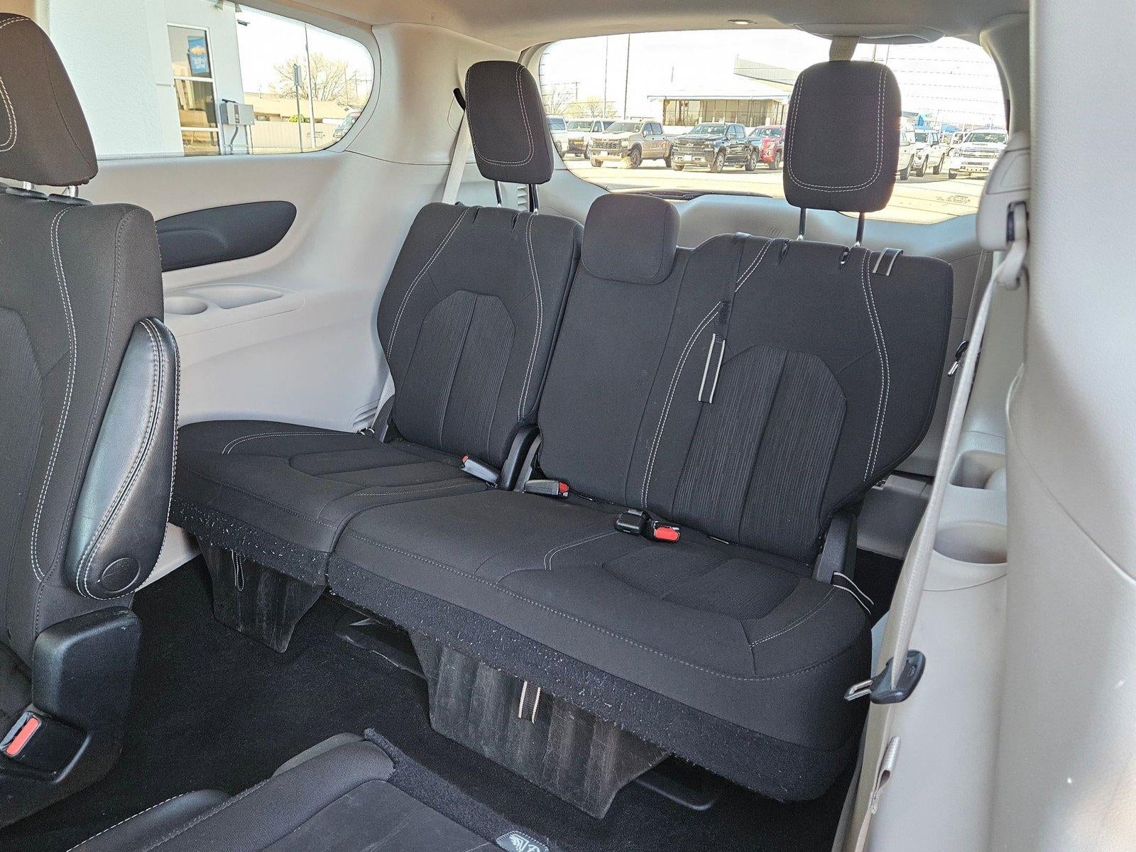 2023 Chrysler Voyager LX