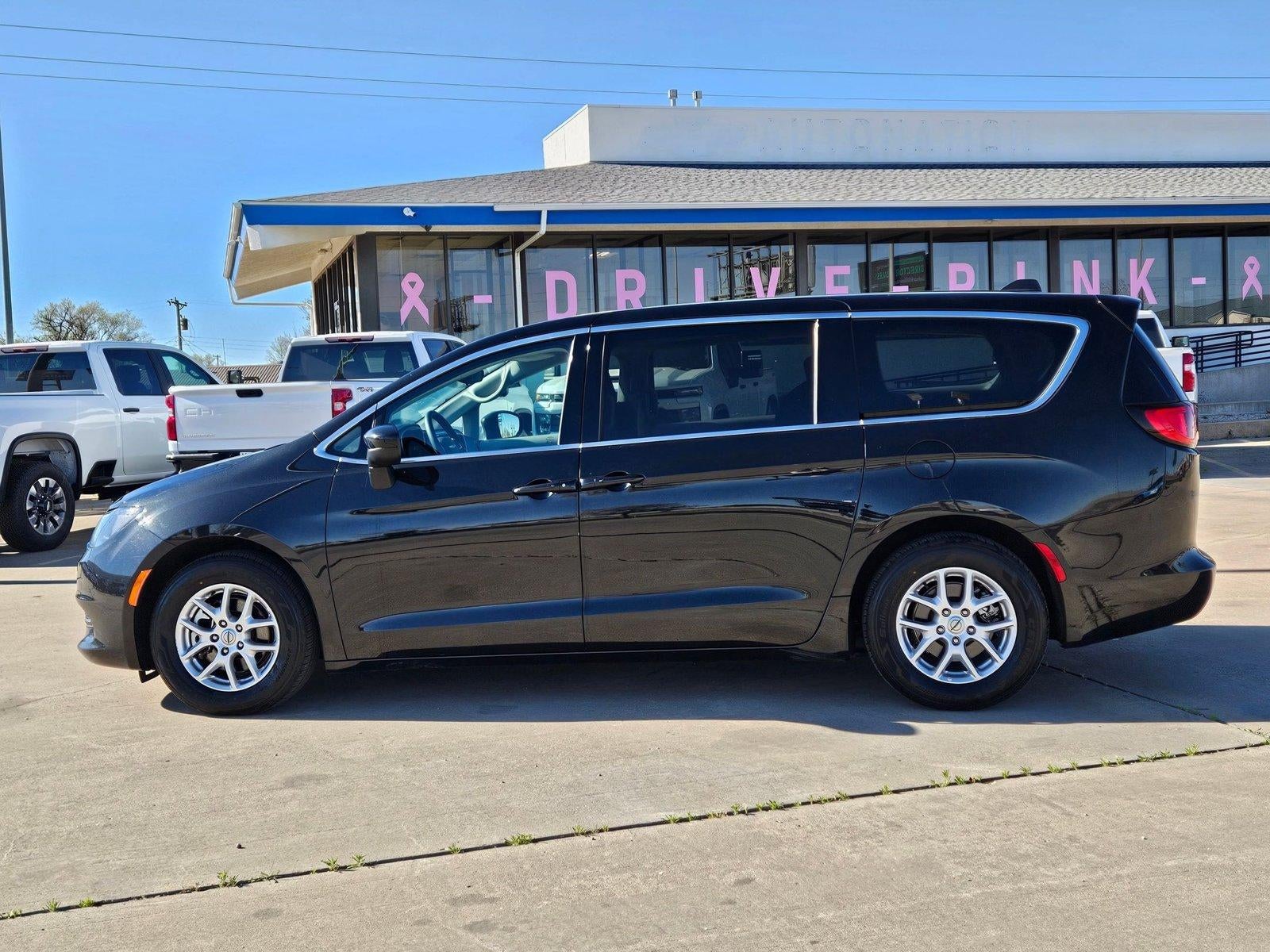 2023 Chrysler Voyager LX