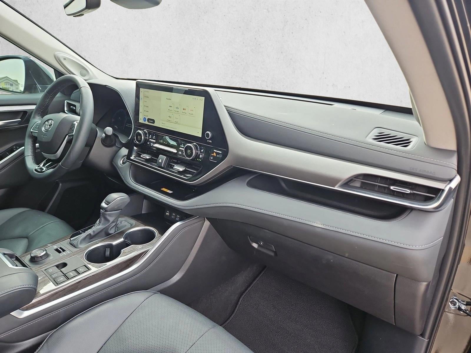 2025 Toyota Highlander LE