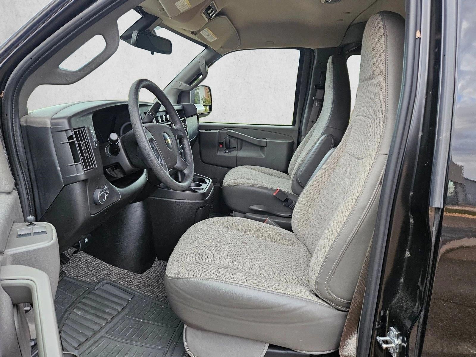 2024 Chevrolet Express Passenger 2500 1LT