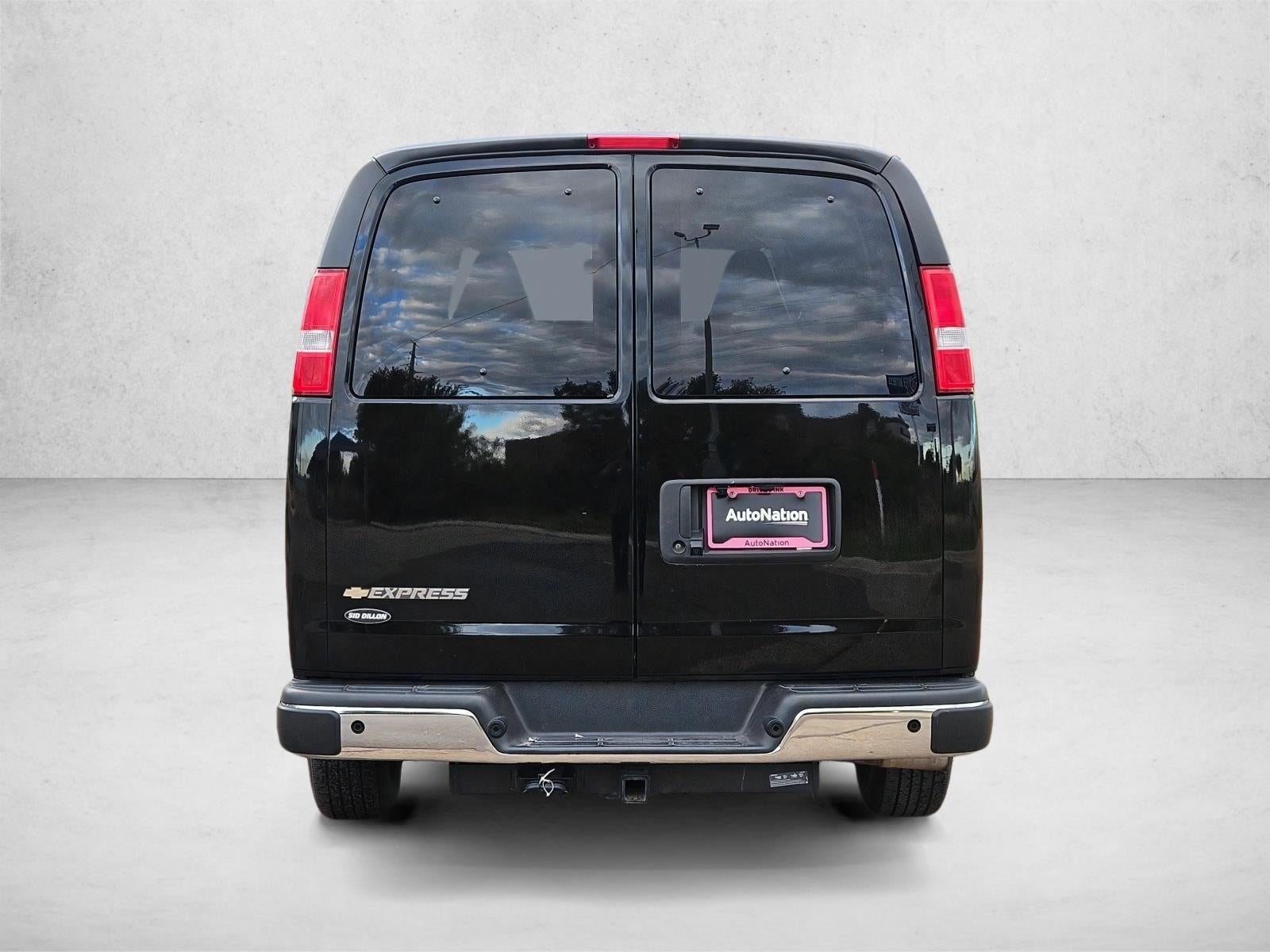 2024 Chevrolet Express Passenger 2500 1LT