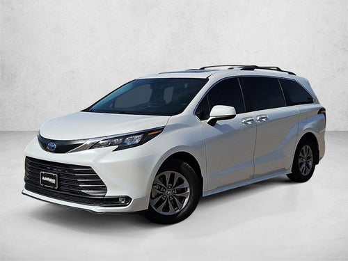 2025 Toyota Sienna XLE